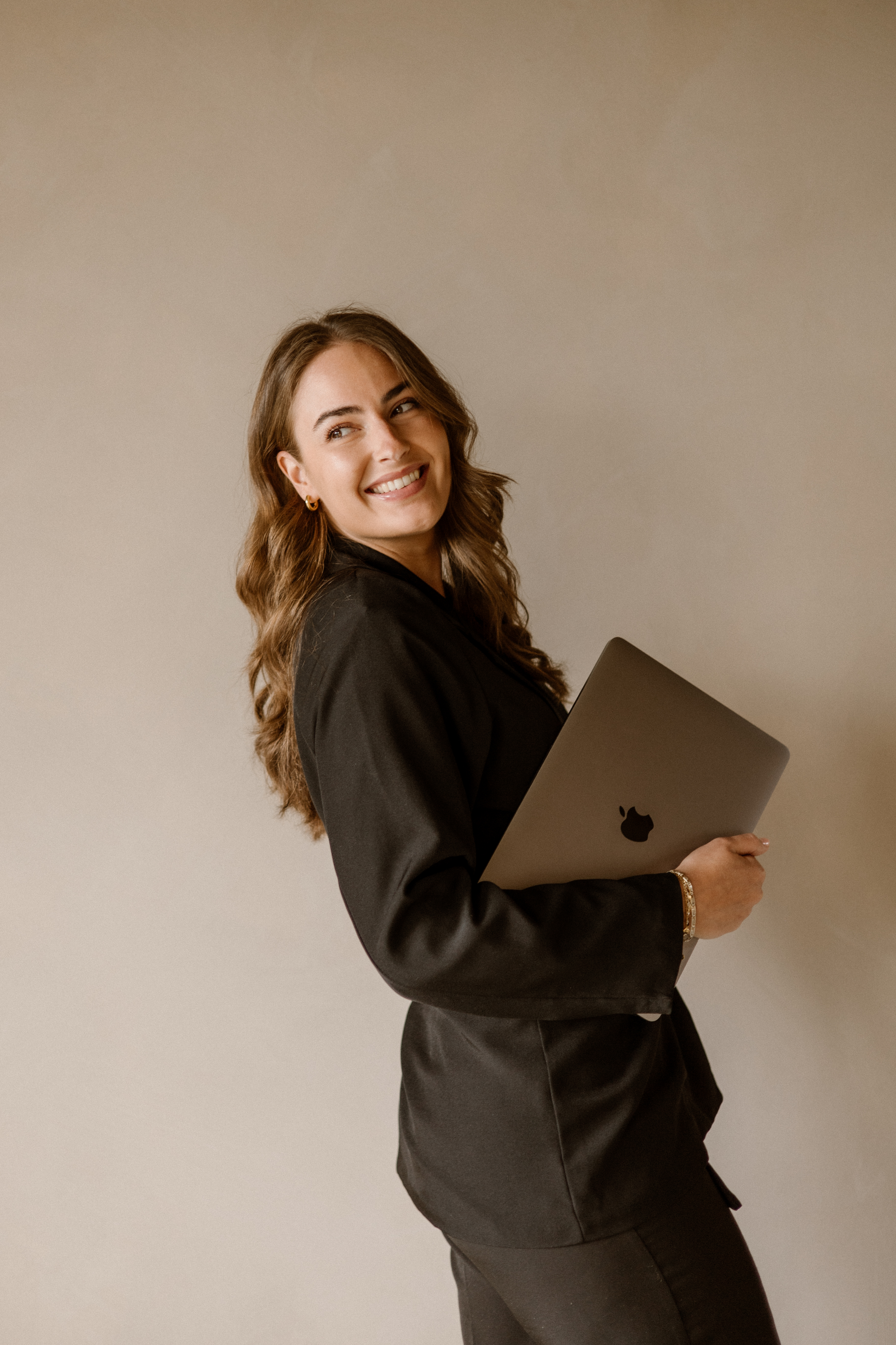 Julia - Founder of Branding Musthaves